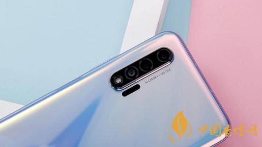 華為手機(jī)銷量或跌八成！華為手機(jī)是否會(huì)降價(jià)？