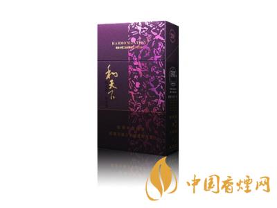 2020白沙和天下價格表和圖片 2020和天下香煙是白沙牌香煙中的一種，說起和天下香煙，相信大家都認識，和天下是高端香煙品牌,隸屬于湖南中煙工業(yè)有限責任公司，那么，2020年白沙和天下多少錢一包呢?趕緊來看看吧!  和天下香煙  和天下香煙時尚大氣的包裝　簡潔流暢的線條　以紫色為主色調(diào)的搭配　無一不顯示出和天下的不凡紫色在中國傳統(tǒng)里是尊貴的顏色，如北京故宮又稱為“紫禁城”亦有所謂“紫氣東來” 口感上此款雅香綿滑，香氣醇和，余味純凈，實屬難得一見的神品啊!  系列產(chǎn)品  和天下(尊尚中支)  類型： 烤煙型  煙氣煙堿量： 0.0 mg  煙長： 84 mm  過濾嘴長： 25 mm  包裝形式： 條盒硬盒  單盒支數(shù)： 20  銷售形式： 國產(chǎn)內(nèi)銷  生產(chǎn)狀態(tài)： 待上市  備注： 白沙和天下尊尚中支  和天下(尊尚5000)  類型： 烤煙型  煙氣煙堿量： 0.0 mg  煙長： 88 mm  過濾嘴長： 25 mm  包裝形式： 條盒硬盒  單盒支數(shù)： 20  銷售形式： 國產(chǎn)內(nèi)銷  生產(chǎn)狀態(tài)： 已上市  備注： 白沙和天下尊尚5000  白沙(硬和天下雙中支)  單盒參考價： 90 元  條盒參考價： 900 元  條盒批發(fā)價： 763.2 元  小盒條形碼： 6901028204798  條包條形碼： 6901028204804  白沙(和天下天下韶山)  單盒參考價： 100 元  條盒參考價： 1000 元  小盒條形碼： 6901028196925  條包條形碼： 6901028196932  白沙(軟和天下檀香)  單盒參考價： 100 元  條盒參考價： 1000 元  條盒批發(fā)價： 763.2 元  白沙(和天下細支)  單盒參考價： 100 元  條盒參考價： 1000 元  條盒批發(fā)價： 720.8 元  小盒條形碼： 6901028196048  條包條形碼： 6901028196055  白沙(軟和天下)  單盒參考價： 100 元  條盒參考價： 1000 元  條盒批發(fā)價： 720.8 元  小盒條形碼： 6901028196017  條包條形碼： 6901028196024  白沙(和天下)  單盒參考價： 100 元  條盒參考價： 1000 元  條盒批發(fā)價： 848 元  小盒條形碼： 6901028196925  條包條形碼： 6901028196932  通過以上的信息可以了解到2020年白沙和天下的價格，以上就是香煙網(wǎng)為您提供的關于2020白沙和天下價格表和圖片，白沙和天下多少錢一包?的信息，想要了解更多的信息請來關注香煙網(wǎng)吧!白沙和天下多少錢一包？